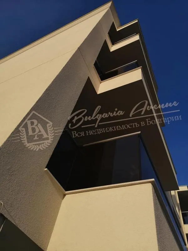 Трехкомнатная квартира в жилом доме с панорамой на море в г.Варна