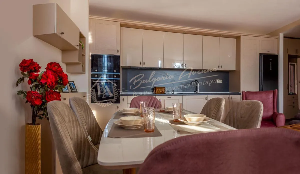 Просторная, уникальная, элитная, трехкомнатная квартира в г.Варна