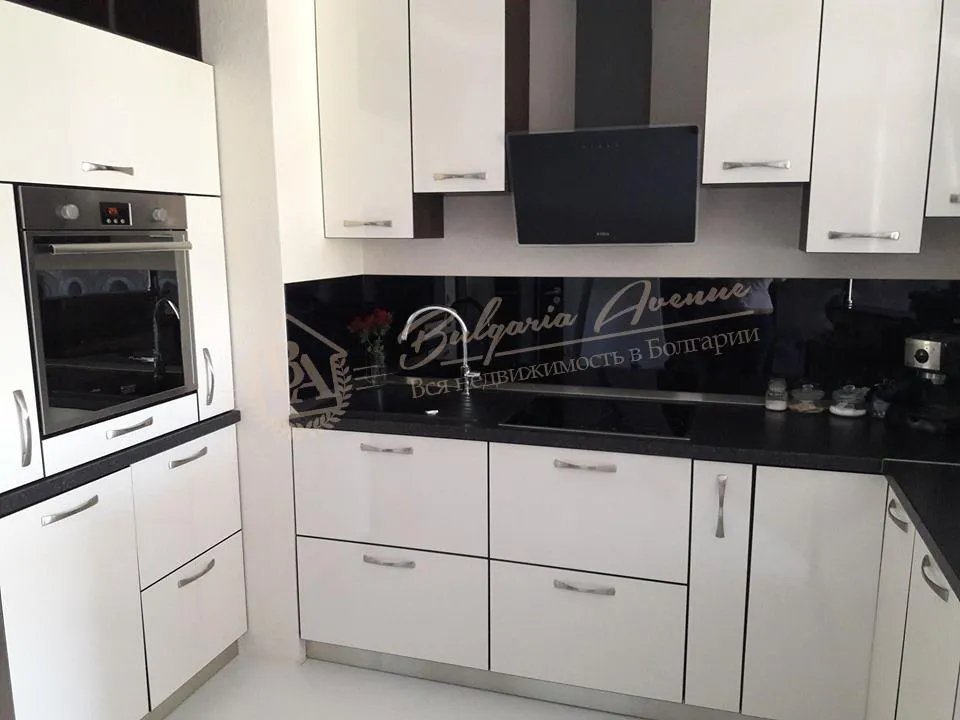 Трехкомнатная квартира у моря в бальнео курорте в Св. Константин и Елена, г.Варна