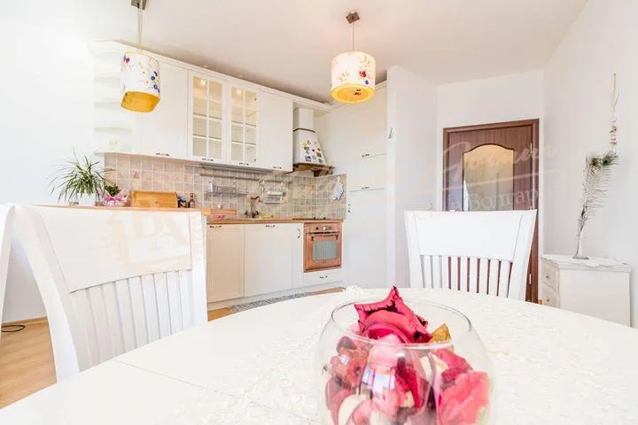 Элитная трехкомнатная квартира с уникальным видом на море в Варне