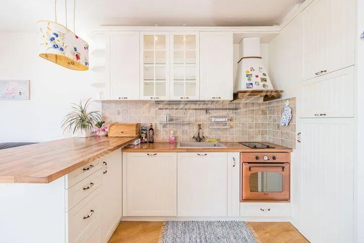 Элитная трехкомнатная квартира с уникальным видом на море в Варне