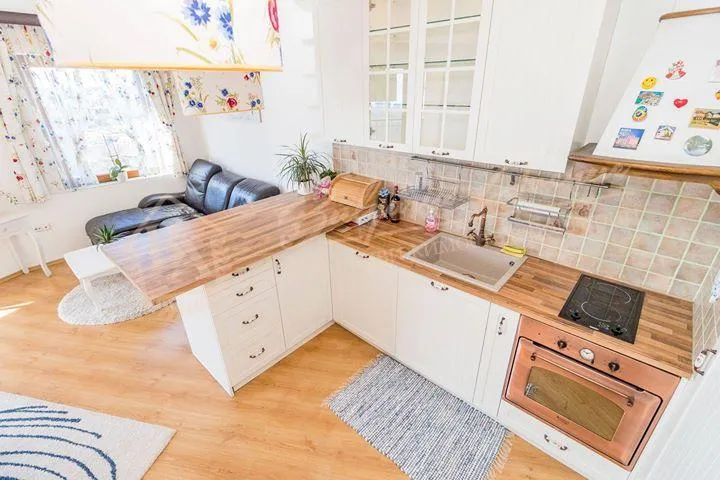 Элитная трехкомнатная квартира с уникальным видом на море в Варне