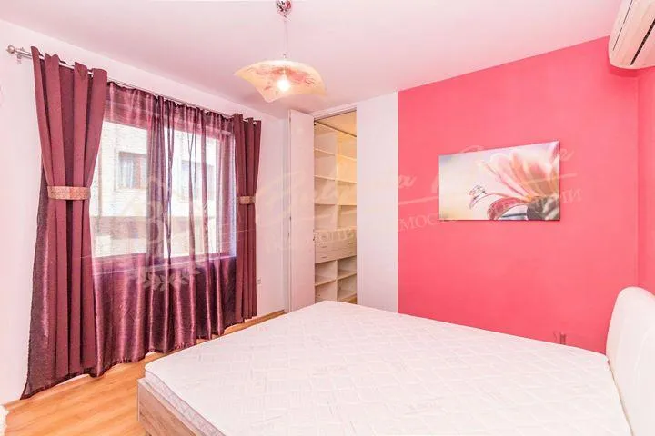 Элитная трехкомнатная квартира с уникальным видом на море в Варне