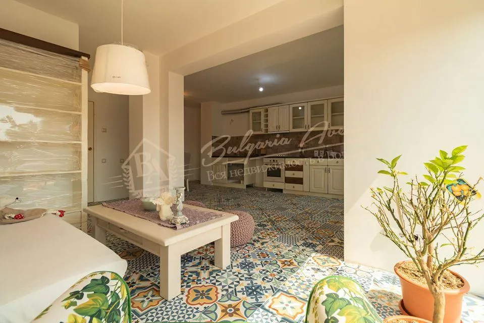 Трехкомнатная квартира для ценителей, с панорамой на залив в г.Варна