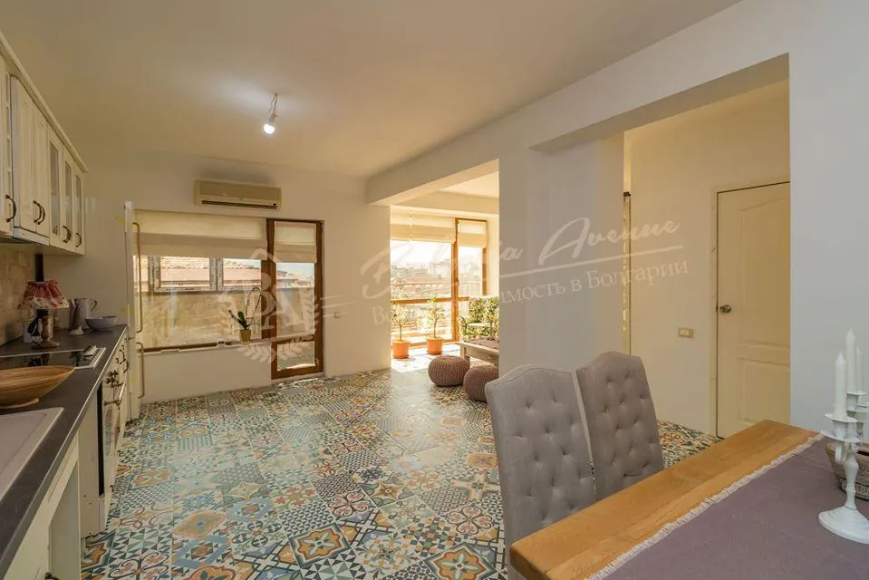 Трехкомнатная квартира для ценителей, с панорамой на залив в г.Варна