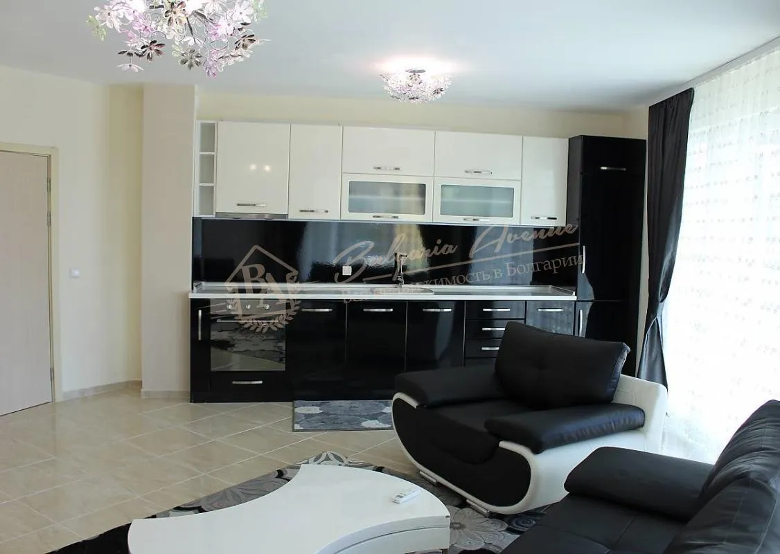 Просторная трехкомнатная квартира в новом доме с видом на море в г.Св.Влас