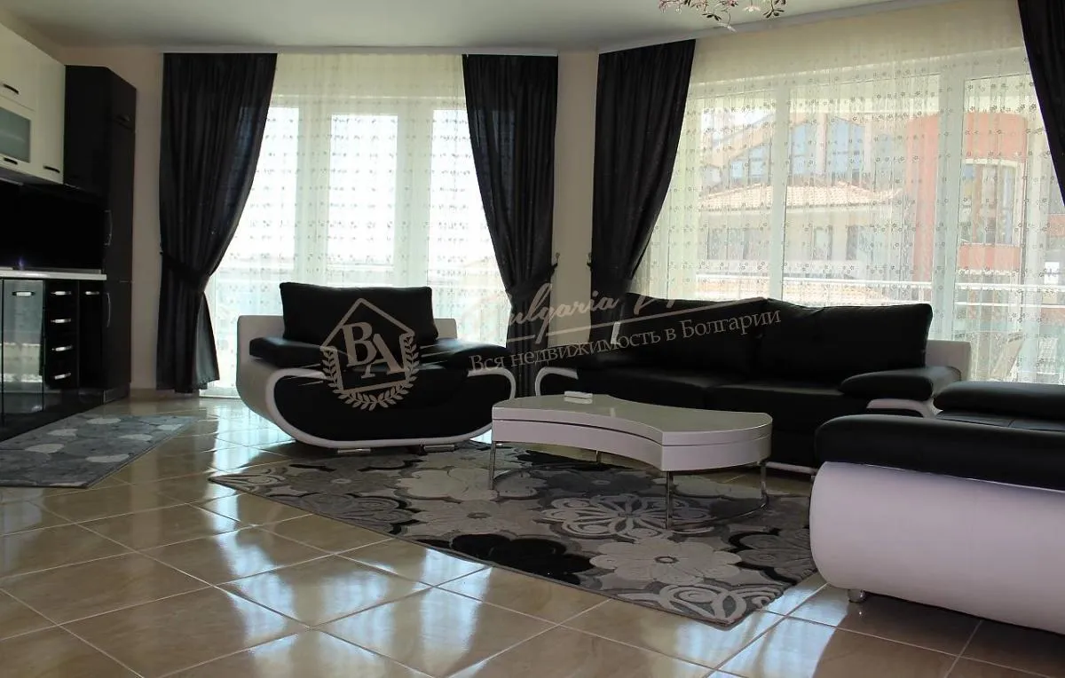 Просторная трехкомнатная квартира в новом доме с видом на море в г.Св.Влас