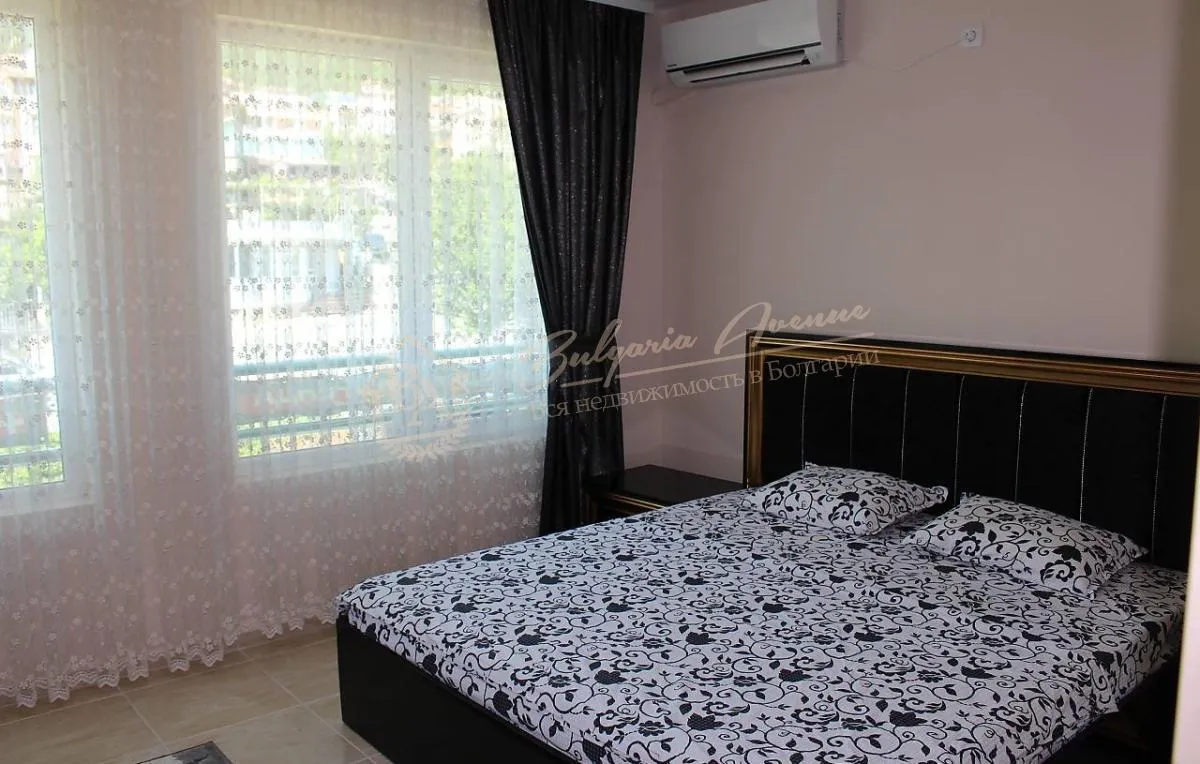 Просторная трехкомнатная квартира в новом доме с видом на море в г.Св.Влас