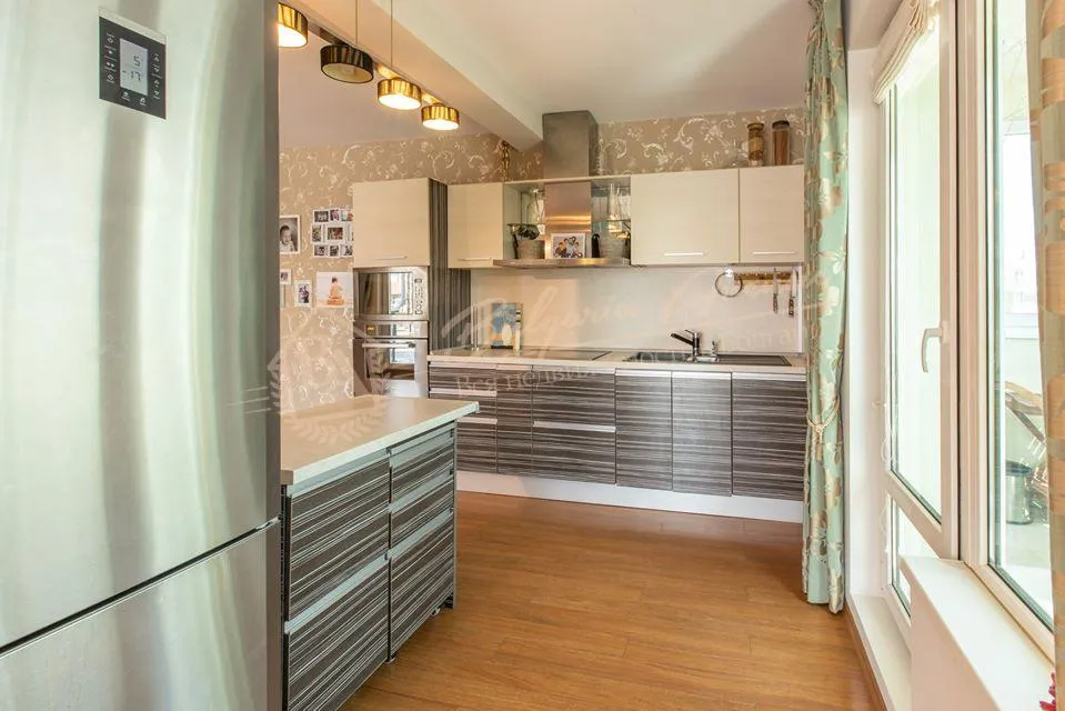 Стильная, просторная трехкомнатная квартира с мебелью в центре г.Варна