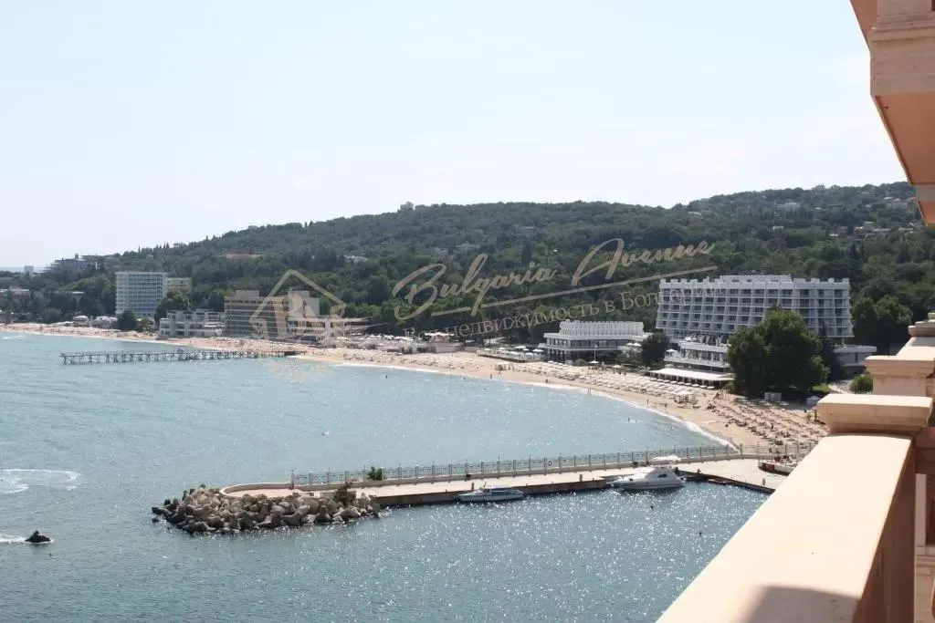 Трехкомнатная квартира с видом на море в Порт Палас к.Св.Константин и Елена