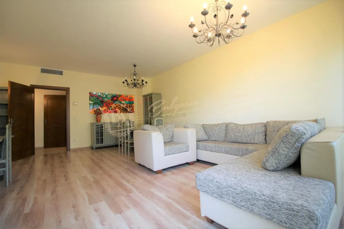 Трехкомнатная квартира с видом на море в Порт Палас к.Св.Константин и Елена