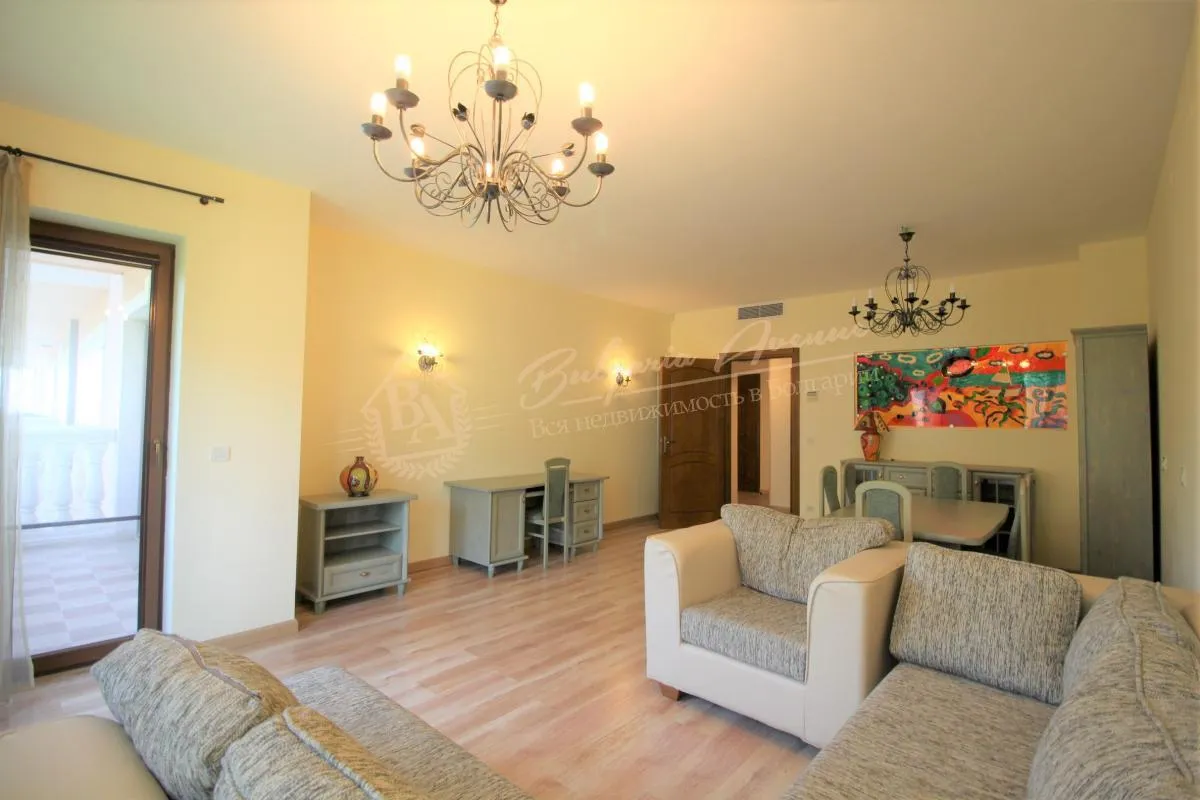 Трехкомнатная квартира с видом на море в Порт Палас к.Св.Константин и Елена