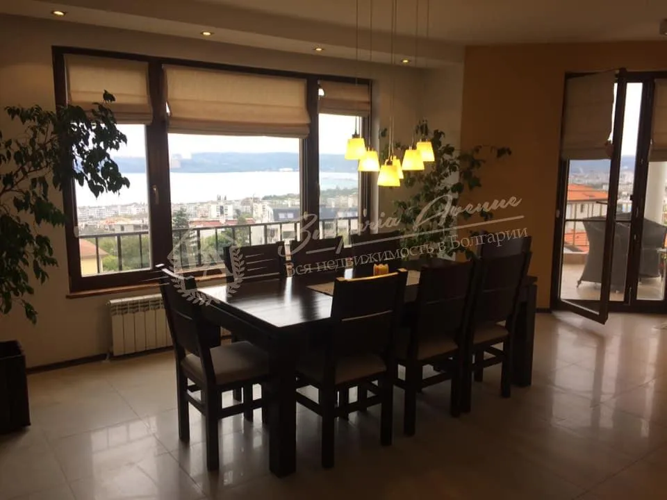 Трехкомнатная квартира с камином около Приморского парка в г.Варна