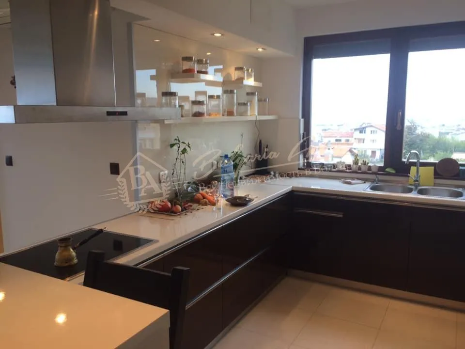 Трехкомнатная квартира с камином около Приморского парка в г.Варна