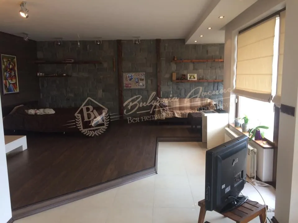 Трехкомнатная квартира с камином около Приморского парка в г.Варна