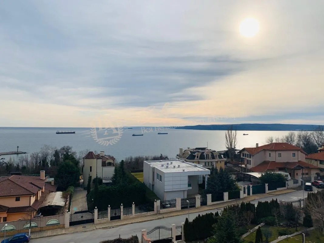 Трехкомнатная квартира с панорамой на море в элитном районе в г.Варна