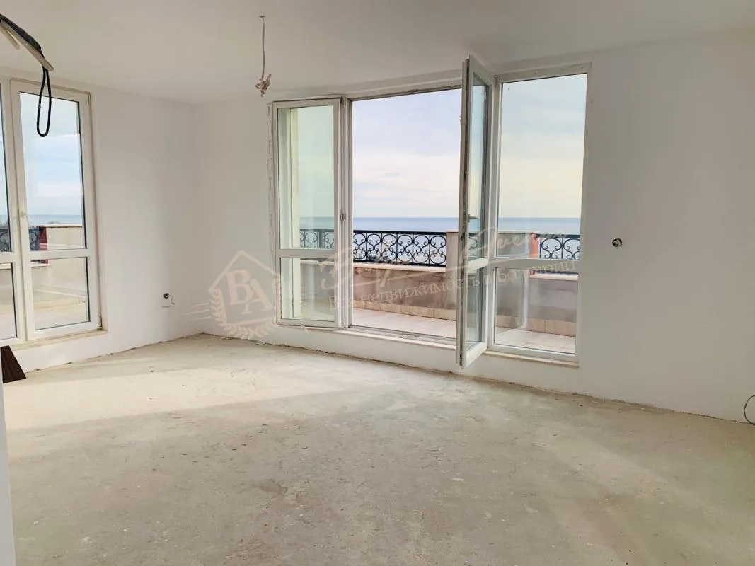 Трехкомнатная квартира с панорамой на море в элитном районе в г.Варна