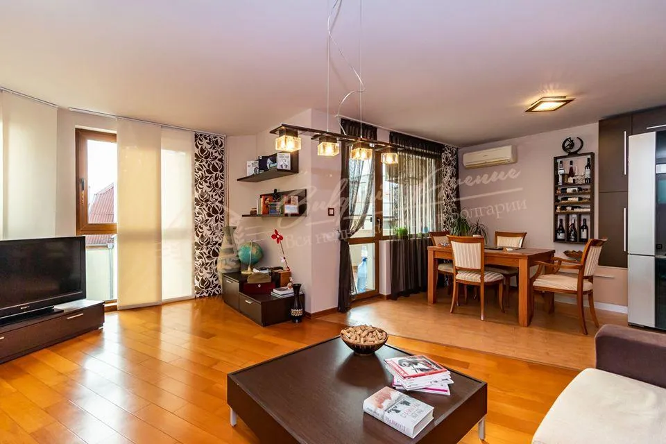 Трехкомнатная квартира класса люкс расположена в квартале Левски, г.Варна