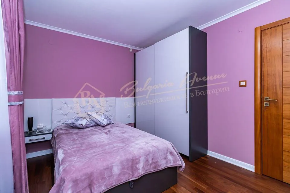 Трехкомнатная квартира класса люкс расположена в квартале Левски, г.Варна