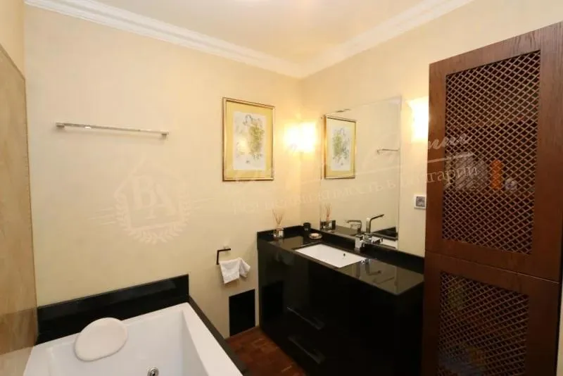 Элитная недвижимость в закрытом жилом доме в Евсиновград, г.Варна