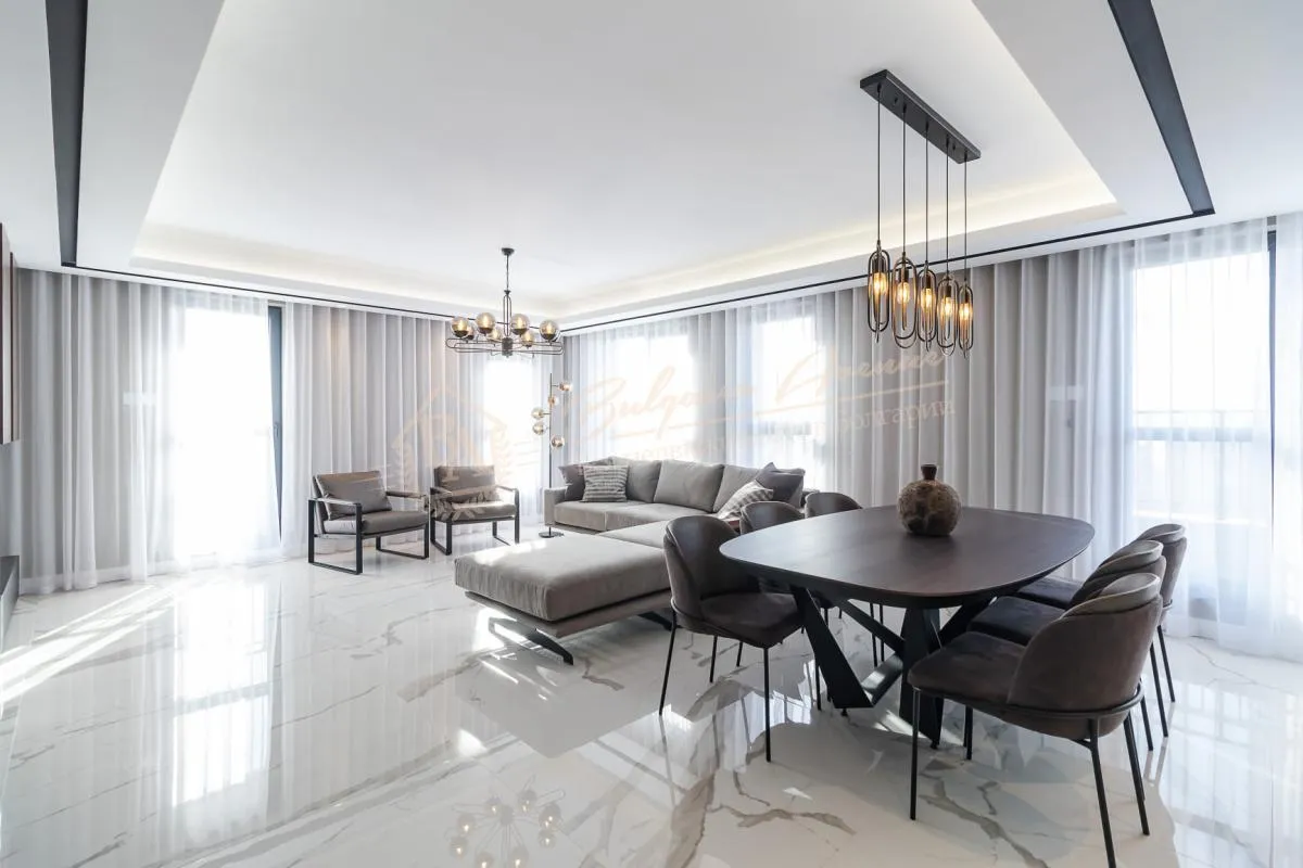 Трехкомнатная квартира на высоком этаже, вид на море, рядом парк, в г.Варна