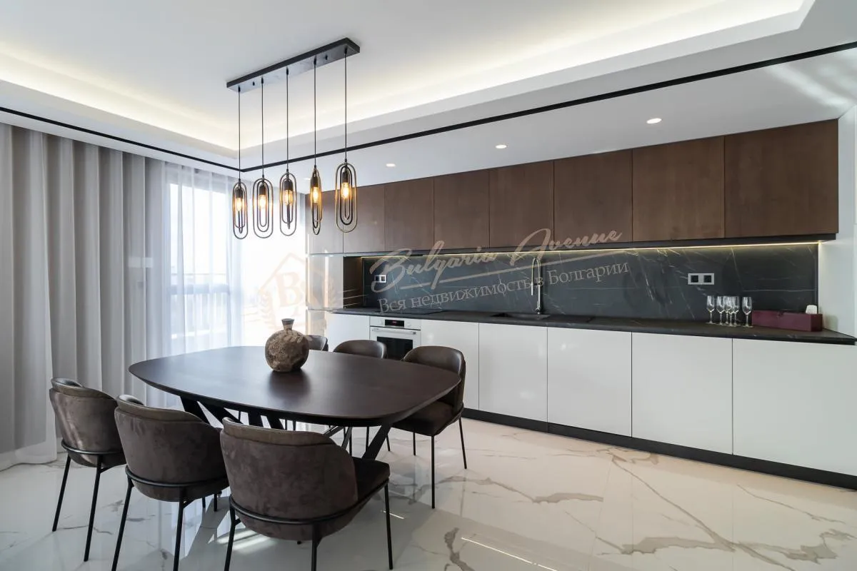 Трехкомнатная квартира на высоком этаже, вид на море, рядом парк, в г.Варна