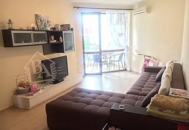 Просторный апартамент с 3 спальнями в 120 м от моря в Равде