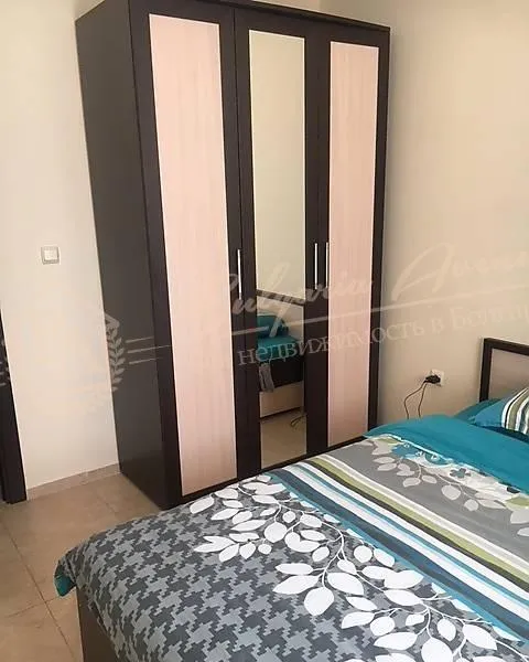 Просторный апартамент с 3 спальнями в 120 м от моря в Равде