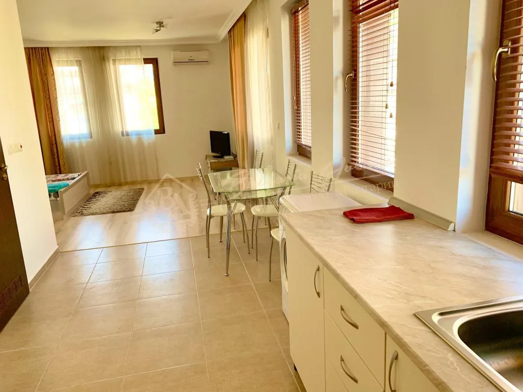 Меблированная четырехкомнатная квартира с видом на море в г.Святой Влас