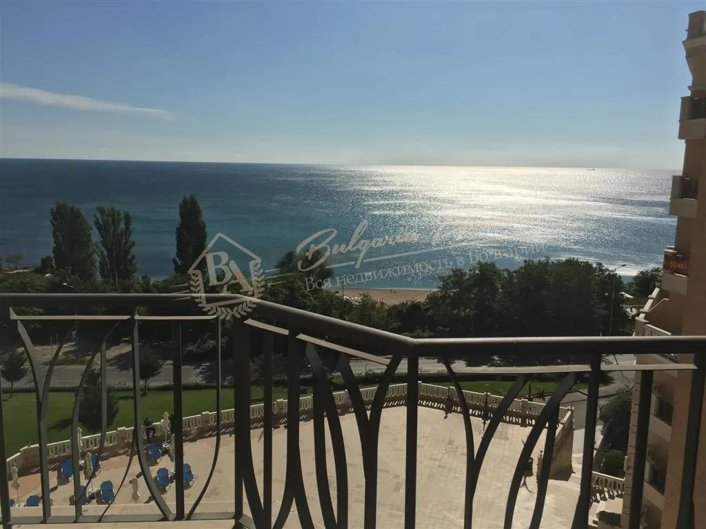 Апартамент с 3 спальнями в закрытом комплексе с видом на море в г.Варна