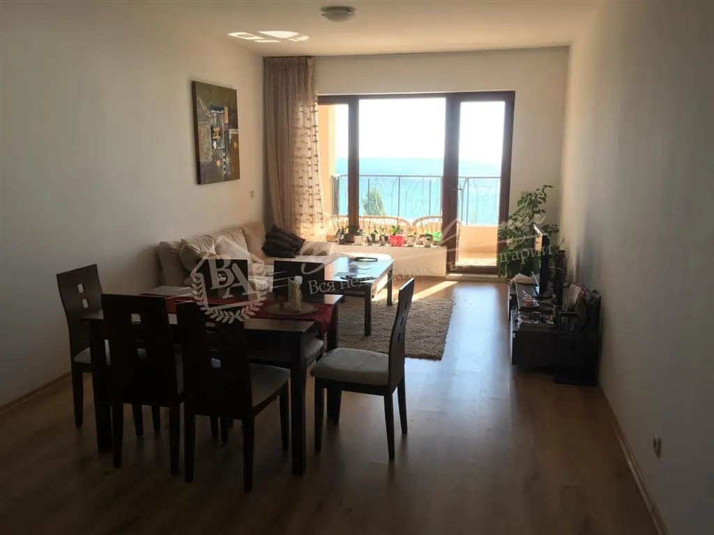 Апартамент с 3 спальнями в закрытом комплексе с видом на море в г.Варна