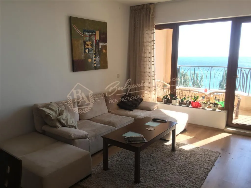Апартамент с 3 спальнями в закрытом комплексе с видом на море в г.Варна