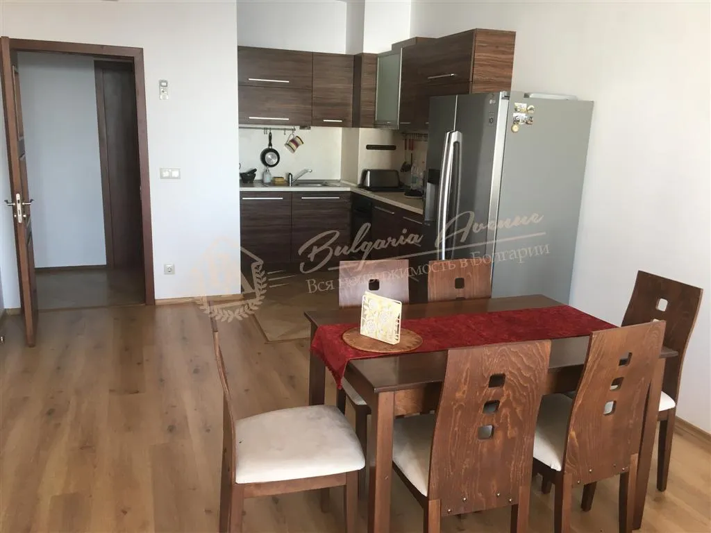 Апартамент с 3 спальнями в закрытом комплексе с видом на море в г.Варна