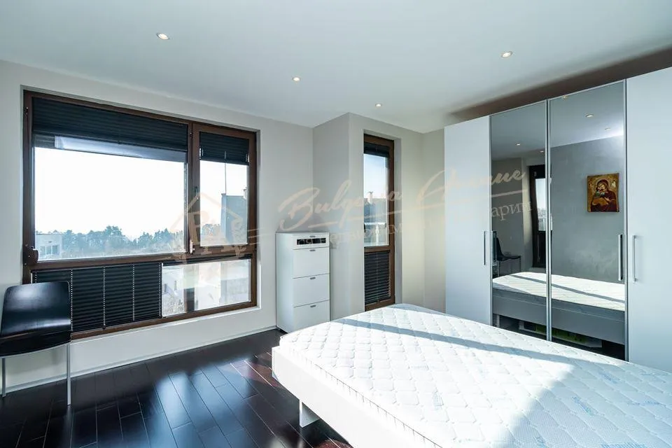 Элитная четырехкомнатная квартира с видом на море в к.Св.Константин и Елена