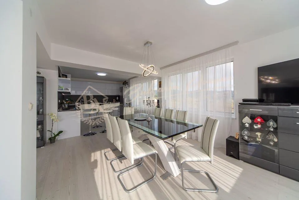 Четырехкомнатная квартира на море в газифицированном доме в Бризе, г.Варна