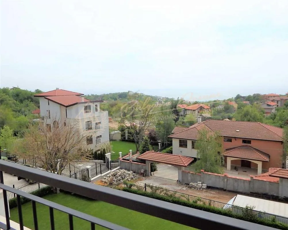 Четырехкомнатная квартира на море в газифицированном доме в Бризе, г.Варна