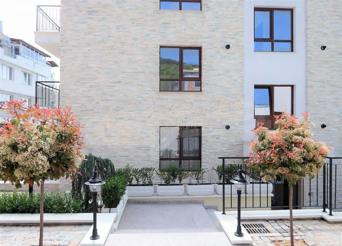 Четырехкомнатная квартира на море в газифицированном доме в Бризе, г.Варна