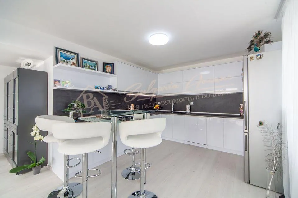 Четырехкомнатная квартира на море в газифицированном доме в Бризе, г.Варна