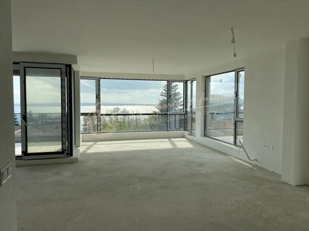 Просторная, многокомнатная квартира в новостройке с видом на море в г.Варна