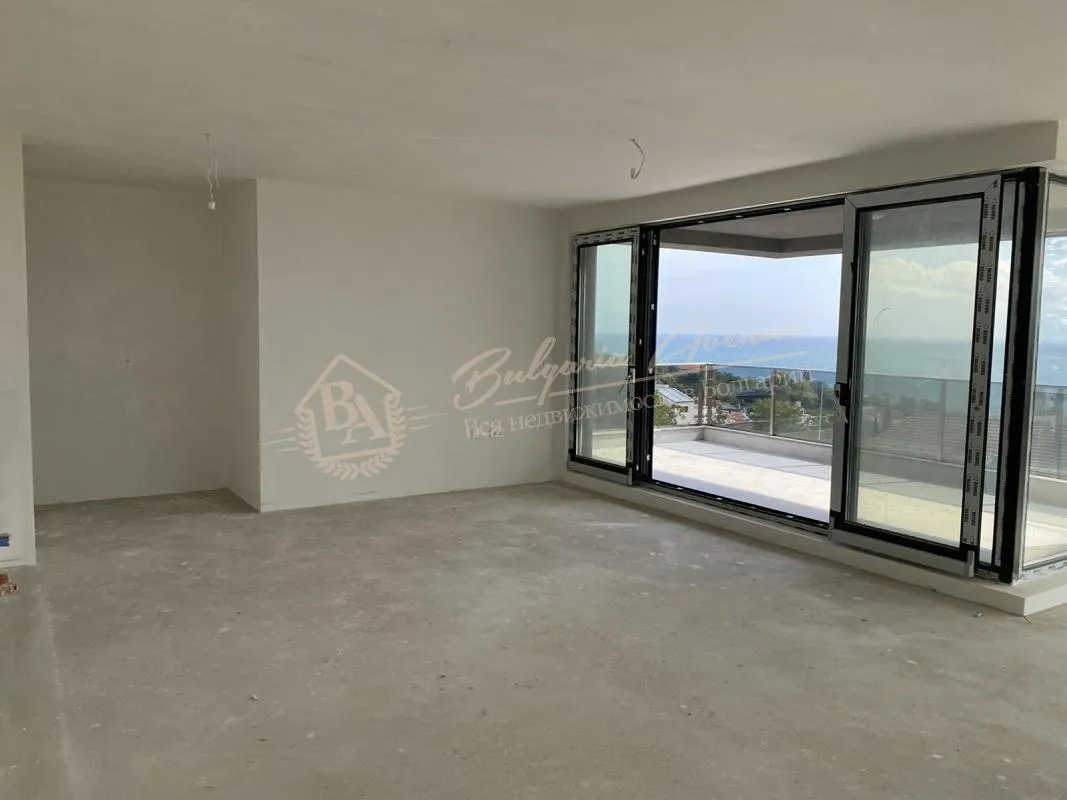 Просторная, многокомнатная квартира в новостройке с видом на море в г.Варна