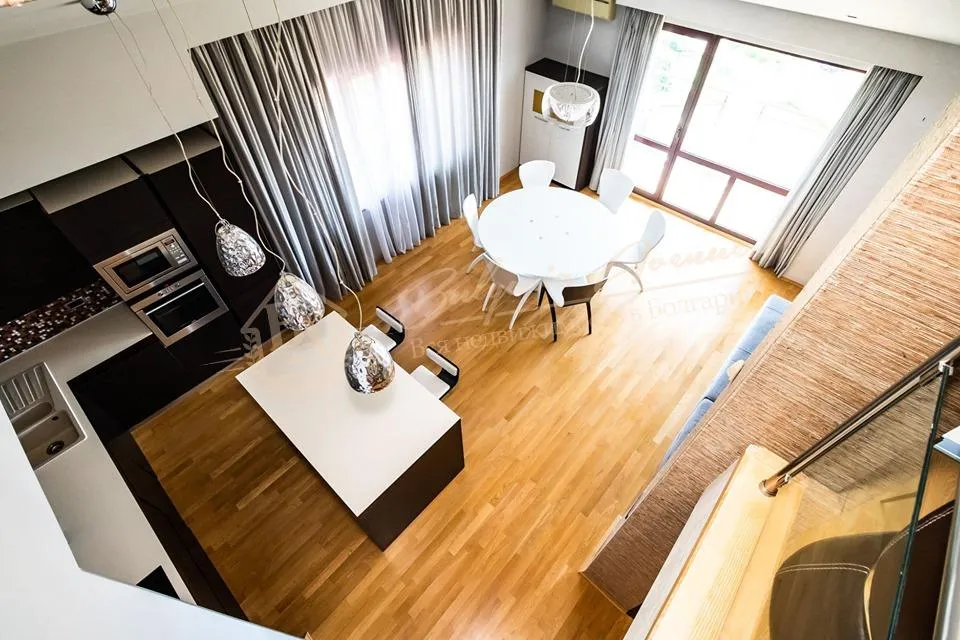 Пентхаус класса люкс с дизайнерской мебелью и видом на море в г. Варна