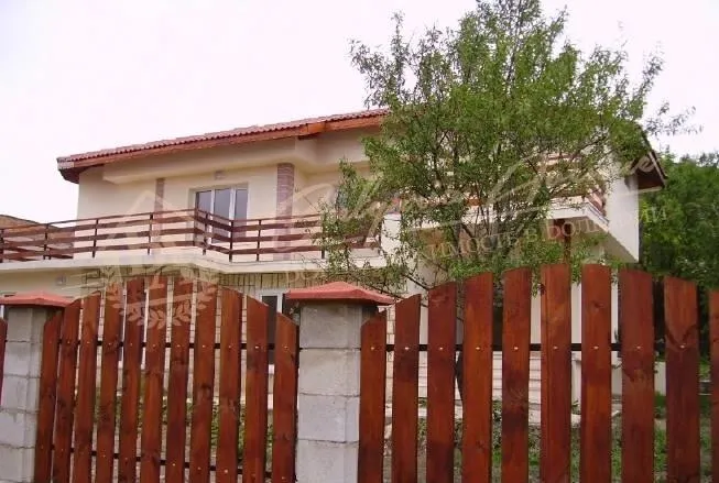 Просторный дом с видом на море в известном районе Балчик