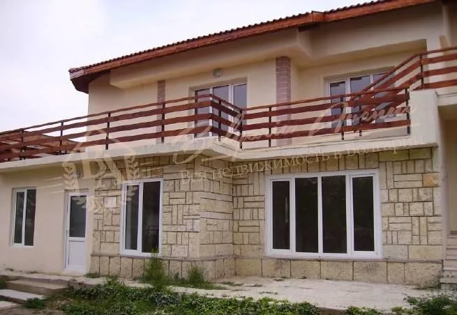 Просторный дом с видом на море в известном районе Балчик