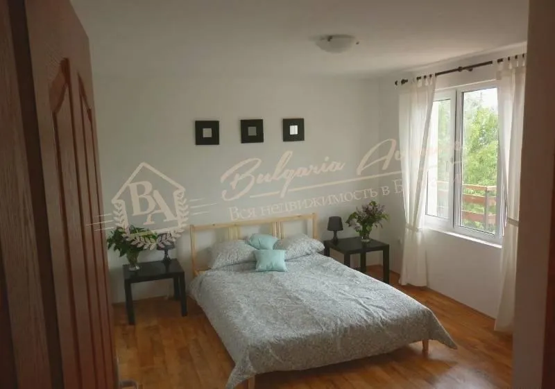 Просторный дом с видом на море в известном районе Балчик