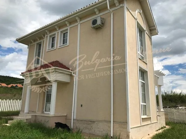 Новый, частный дом в комплексе Шато Си Бриз, с. Кошарица.