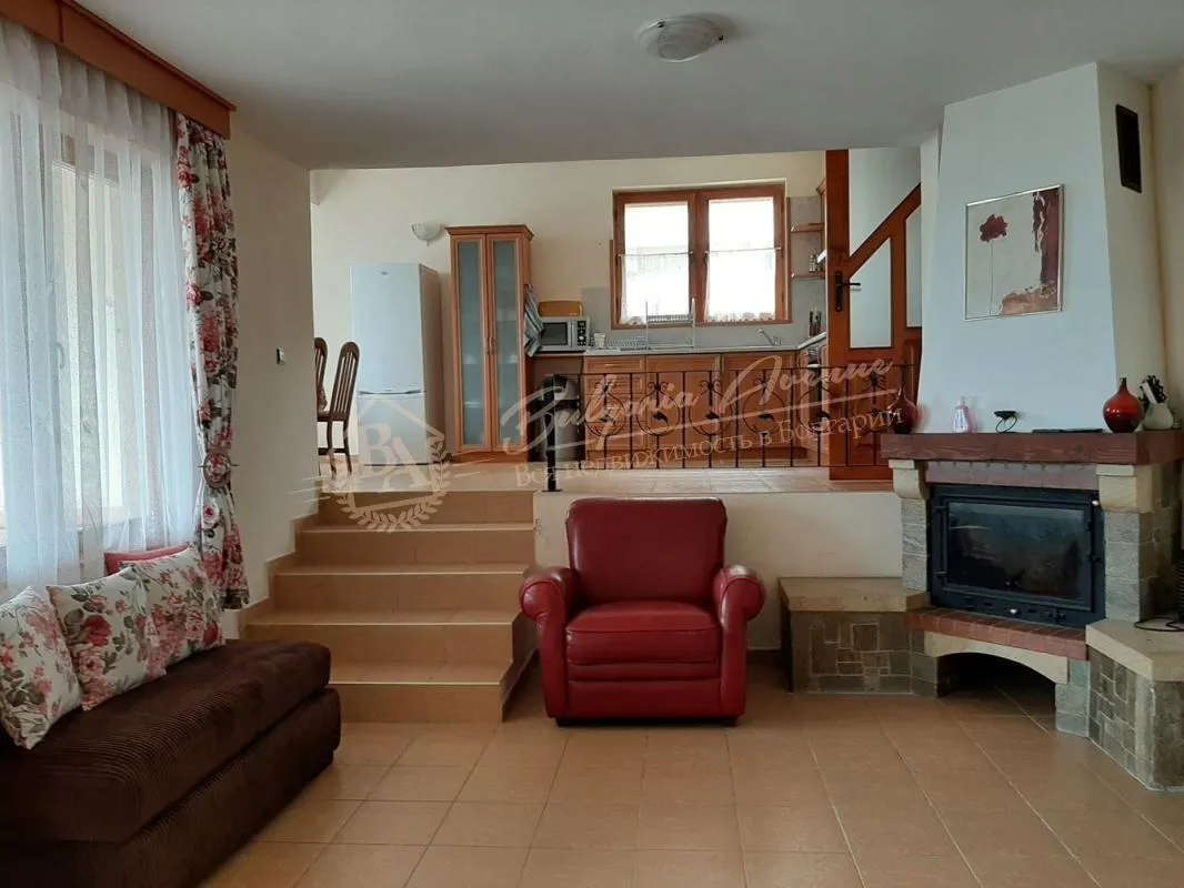 Дом с 3 спальнями, с бассейном в 4 км от моря около Албена, обл.Добрич