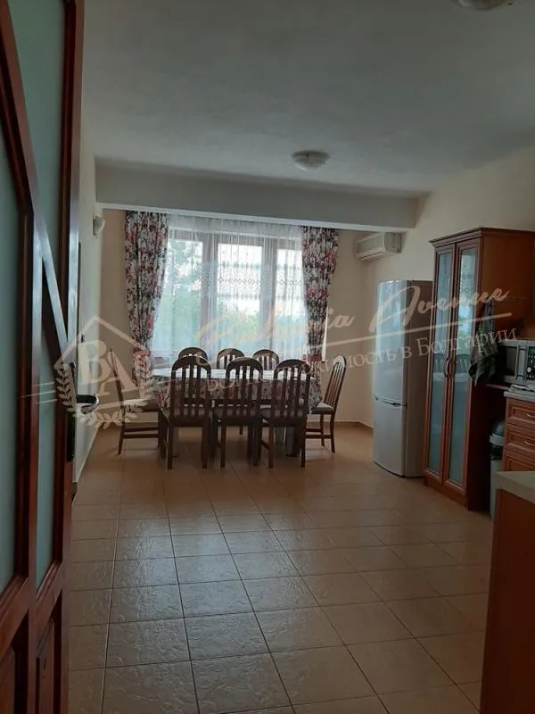 Дом с 3 спальнями, с бассейном в 4 км от моря около Албена, обл.Добрич