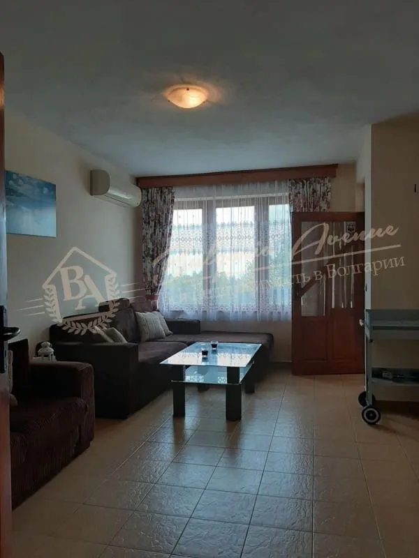 Дом с 3 спальнями, с бассейном в 4 км от моря около Албена, обл.Добрич