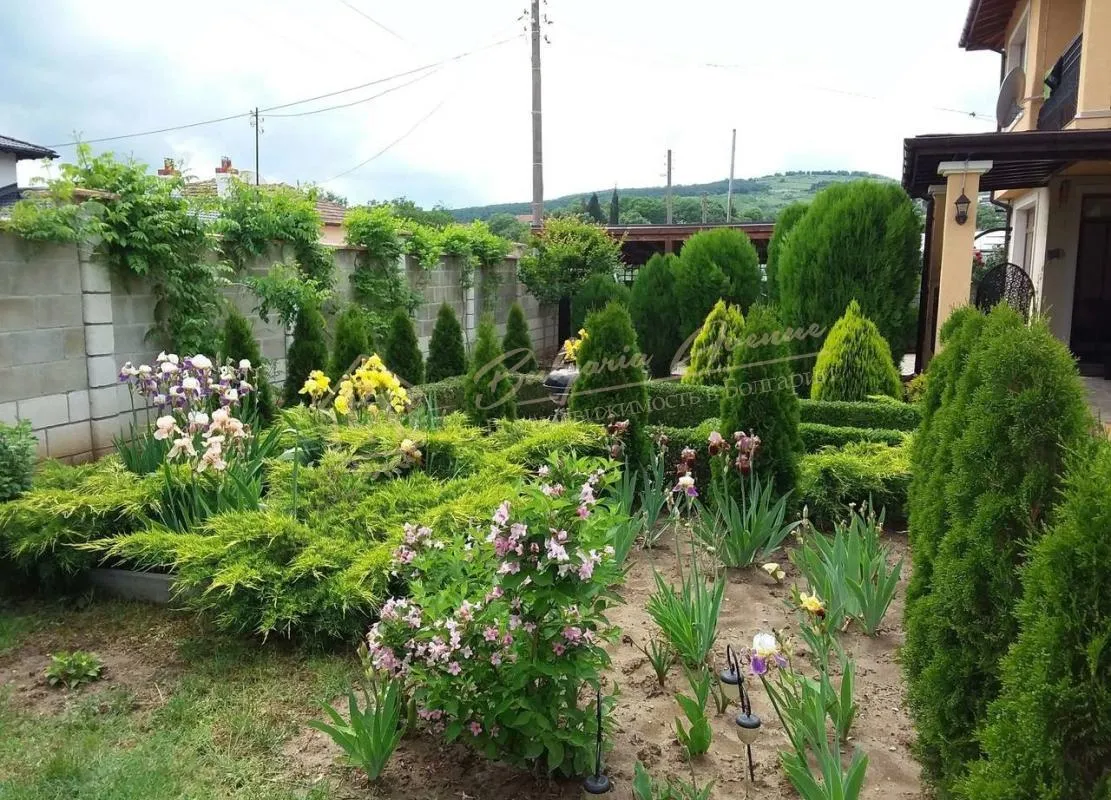 Современный двухэтажный дом, расположенный в селе Осеново