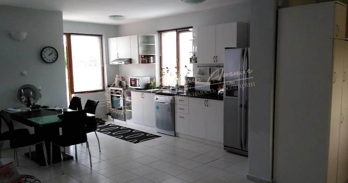 Семейный дом / вилла на двух и гостевой дом, гараж и открытый бассейн, Балчик